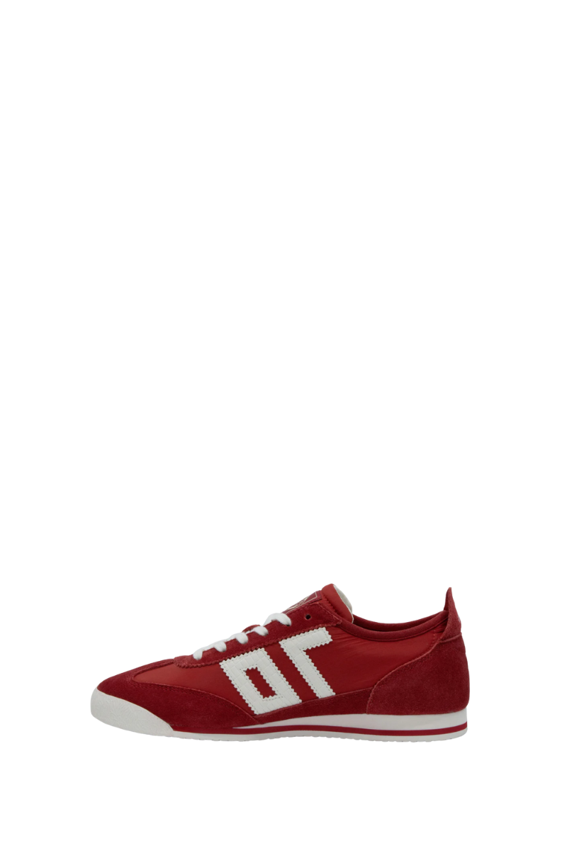 Back 70 Streetwear Leon in Red Sneakers