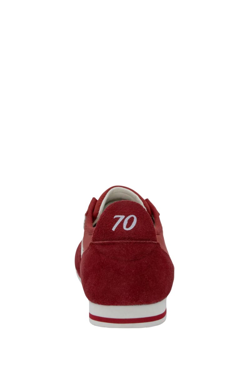 Back 70 Streetwear Leon in Red Sneakers