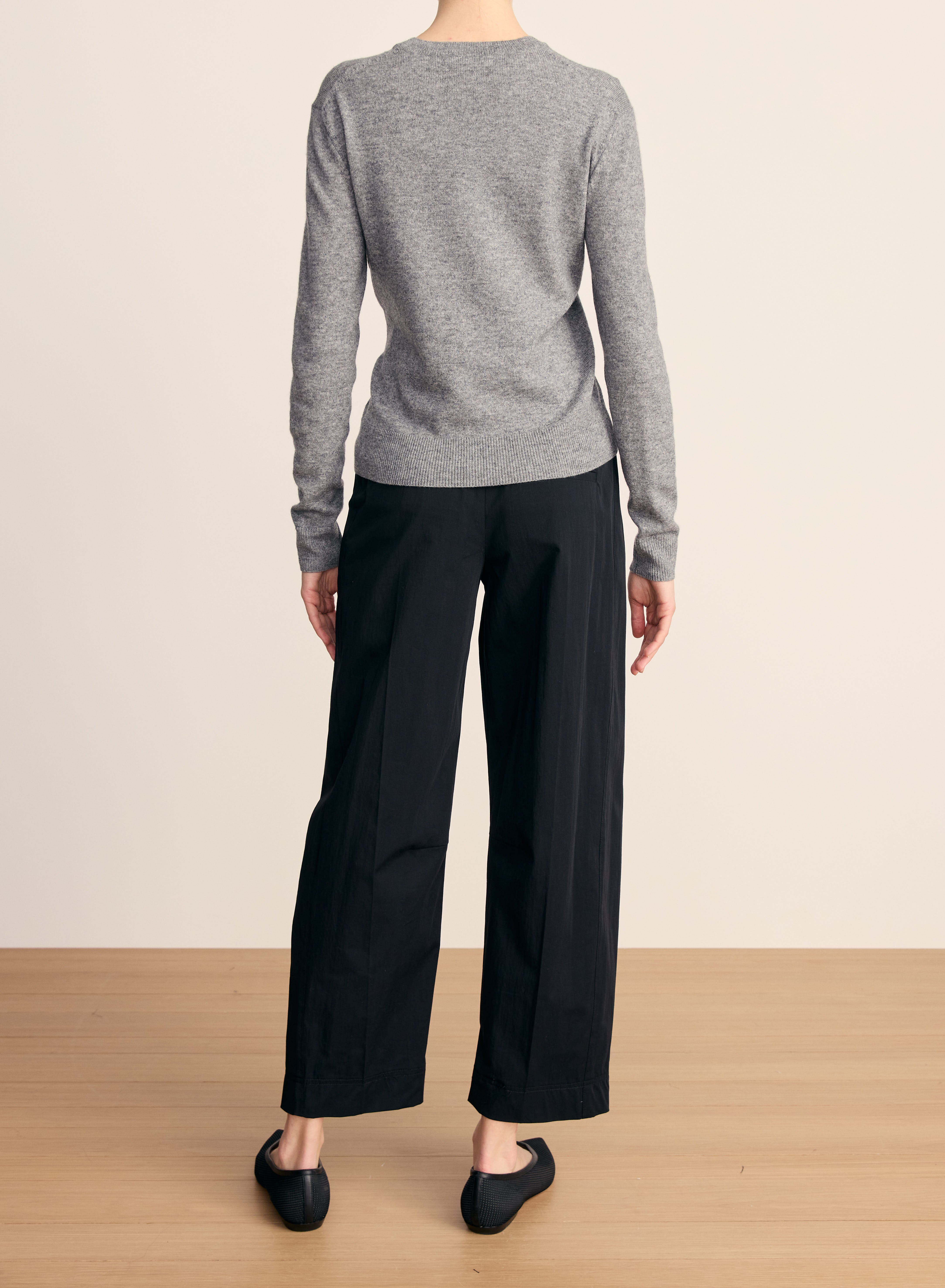 FRANKIE PULLOVER W/ PEARL PIN